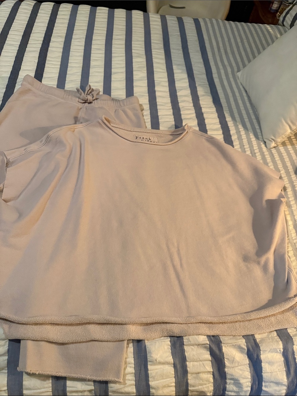 Cozy Women’s Top and Wide-Leg Joggers Set in Light Beige - Picture 4 of 4